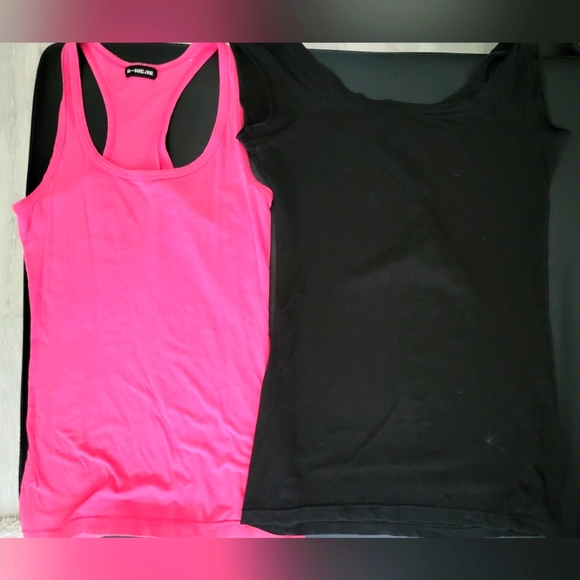 2 tops size small used condition - Picture 1 of 4